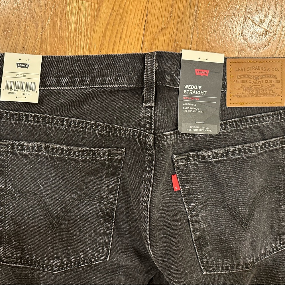 Levi's Women’s Wedgie Straight 28W x 28L